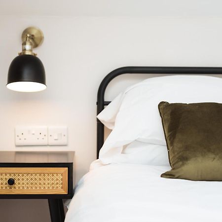 Bankers Quarters - Apt 1 ชาเปลอองเลฟริธ ภายนอก รูปภาพ